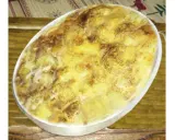 Piatto tipico valdostano: una torta dorata e spolverata di cannella, pronta per essere gustata.