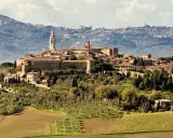 Pienza, gioiello rinascimentale, domina la Val d'Orcia. Tra i suoi vicoli e palazzi, scopri cosa vedere in questo borgo incantevole.