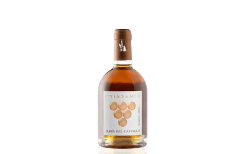 Bottiglia di vinsanto toscano Terre del Castello, un nettare dorato pronto per essere gustato.