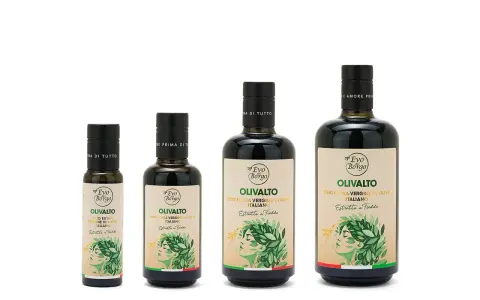 Quattro bottiglie di olio EVO, olio extra vergine di oliva italiano, di diverse dimensioni. Il marchio è "Evo del Borgo".
