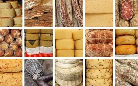 Selezione di formaggi e salumi, un tripudio di prodotti tipici toscani.