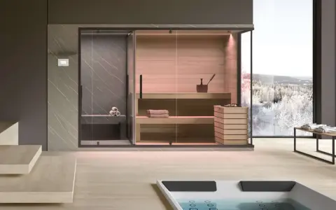 Moderna spa per famiglie con sauna in legno, doccia e vista panoramica su un paesaggio innevato.